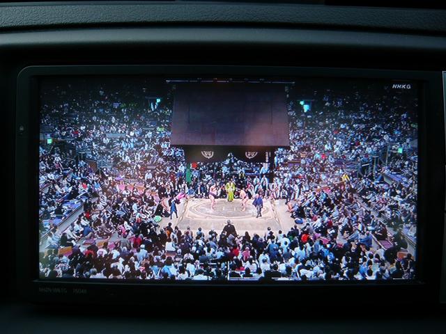 こちらのお車ですが、フルセグＴＶが視聴可能です♪ｉ−ｐｈｏｎｅも接続して、スマホの音楽を楽しんでみませんか！Ｂｌｕｅｔｏｏｔｈ接続は可能です♪別途プランをご用意しておりますので、後ほどご覧くださいませ