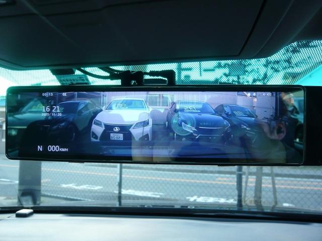 こちらのお車ですが、ミラータイプ前後タイプドラレコ付きとなります♪フリックにてカメラの角度自由に帰れますので、インナーミラーとしてもご利用可能でございます♪