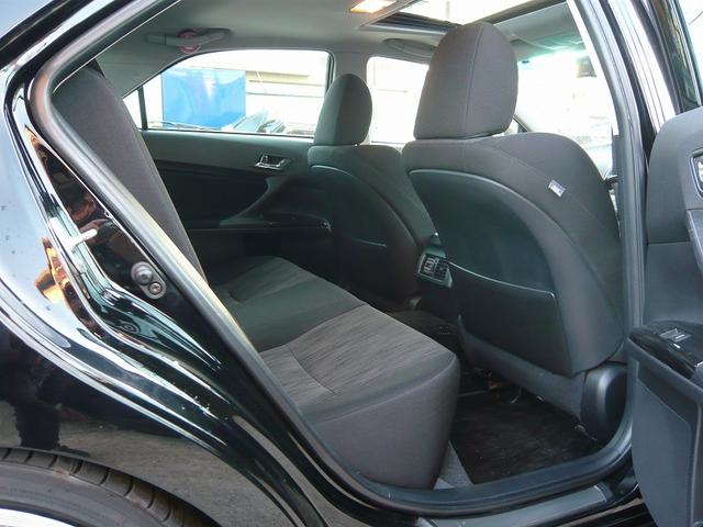 マークＸは後部座席も広いです♪大人でもゆったり乗車できます♪くつろぎ空間やめられません♪