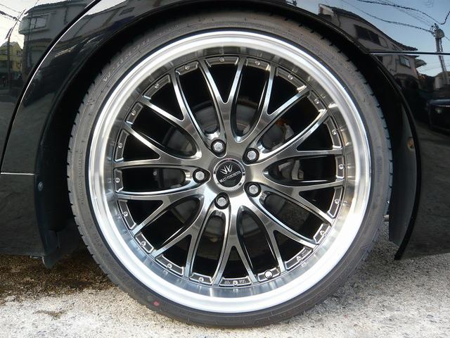 こちらのお車ですが、人気のロクサーニ「マルチフォルケッタＭＳ３」１９インチアルミホイル付きです♪他にもホイルご用意しておりますので、変更対応致します♪