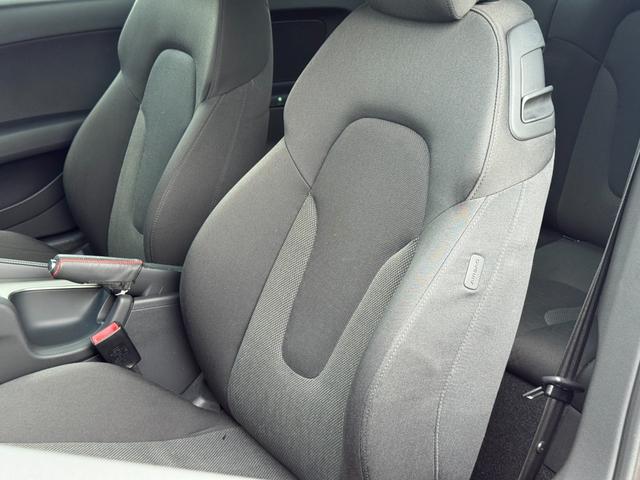 ＴＴクーペ １．８ＴＦＳＩ　純正ナビ　ＥＴＣ　バックカメラ　電動リアウイング　オートライト　横滑り防止装置　パドルシフト　ステアリングスイッチ　フルセグ視聴　Ｂｌｕｅｔｏｏｔｈ接続（14枚目）