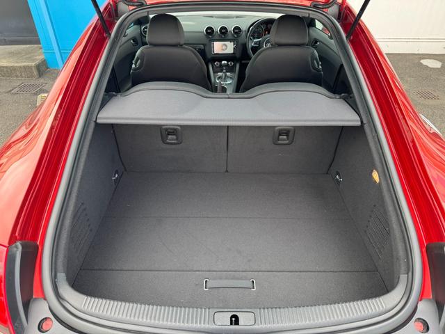 ＴＴクーペ １．８ＴＦＳＩ　純正ナビ　ＥＴＣ　バックカメラ　電動リアウイング　オートライト　横滑り防止装置　パドルシフト　ステアリングスイッチ　フルセグ視聴　Ｂｌｕｅｔｏｏｔｈ接続（20枚目）