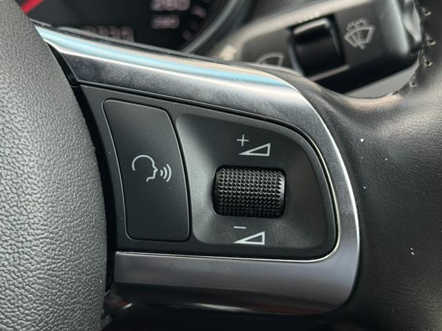 ＴＴクーペ １．８ＴＦＳＩ　純正ナビ　ＥＴＣ　バックカメラ　電動リアウイング　オートライト　横滑り防止装置　パドルシフト　ステアリングスイッチ　フルセグ視聴　Ｂｌｕｅｔｏｏｔｈ接続（26枚目）