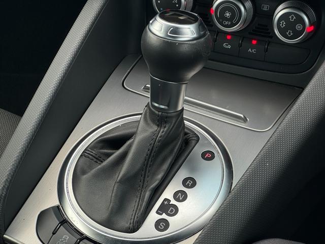 ＴＴクーペ １．８ＴＦＳＩ　純正ナビ　ＥＴＣ　バックカメラ　電動リアウイング　オートライト　横滑り防止装置　パドルシフト　ステアリングスイッチ　フルセグ視聴　Ｂｌｕｅｔｏｏｔｈ接続（32枚目）