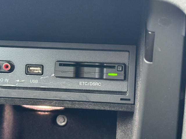 ＴＴクーペ １．８ＴＦＳＩ　純正ナビ　ＥＴＣ　バックカメラ　電動リアウイング　オートライト　横滑り防止装置　パドルシフト　ステアリングスイッチ　フルセグ視聴　Ｂｌｕｅｔｏｏｔｈ接続（35枚目）