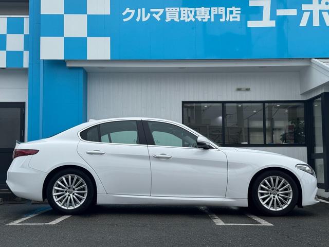 ジュリア ベースグレード　ＣＡＲ　ＰＬＡＹ接続　ＥＴＣ　バックカメラ　アイドリングストップ　ステアリングスイッチ　クルーズコントロール　プッシュスタート　Ｂｌｕｅｔｏｏｔｈ接続（6枚目）