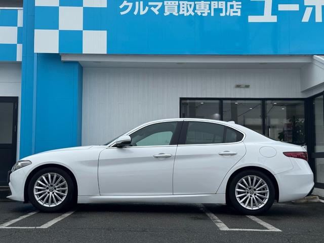 ジュリア ベースグレード　ＣＡＲ　ＰＬＡＹ接続　ＥＴＣ　バックカメラ　アイドリングストップ　ステアリングスイッチ　クルーズコントロール　プッシュスタート　Ｂｌｕｅｔｏｏｔｈ接続（10枚目）