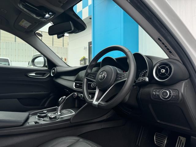 ジュリア ベースグレード　ＣＡＲ　ＰＬＡＹ接続　ＥＴＣ　バックカメラ　アイドリングストップ　ステアリングスイッチ　クルーズコントロール　プッシュスタート　Ｂｌｕｅｔｏｏｔｈ接続（11枚目）