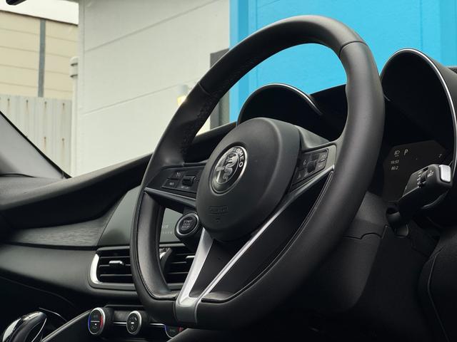 ジュリア ベースグレード　ＣＡＲ　ＰＬＡＹ接続　ＥＴＣ　バックカメラ　アイドリングストップ　ステアリングスイッチ　クルーズコントロール　プッシュスタート　Ｂｌｕｅｔｏｏｔｈ接続（18枚目）