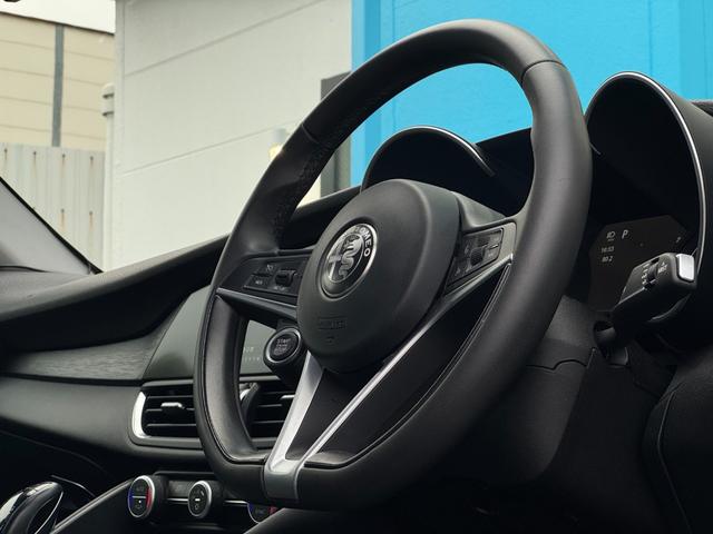 ジュリア ベースグレード　ＣＡＲ　ＰＬＡＹ接続　ＥＴＣ　バックカメラ　アイドリングストップ　ステアリングスイッチ　クルーズコントロール　プッシュスタート　Ｂｌｕｅｔｏｏｔｈ接続（19枚目）