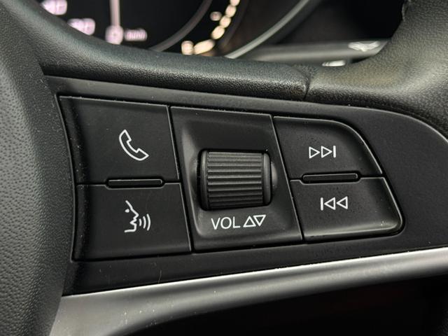 ジュリア ベースグレード　ＣＡＲ　ＰＬＡＹ接続　ＥＴＣ　バックカメラ　アイドリングストップ　ステアリングスイッチ　クルーズコントロール　プッシュスタート　Ｂｌｕｅｔｏｏｔｈ接続（29枚目）