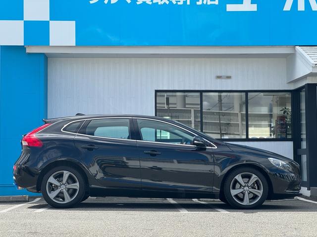 Ｖ４０ Ｔ４　ＳＥ　純正ナビ　ＥＴＣ　バックカメラ　プッシュスタート　アイドリングストップ　フルセグ視聴　シートヒーター　本革シート（6枚目）