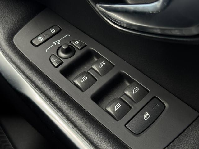 Ｖ４０ Ｔ４　ＳＥ　純正ナビ　ＥＴＣ　バックカメラ　プッシュスタート　アイドリングストップ　フルセグ視聴　シートヒーター　本革シート（28枚目）