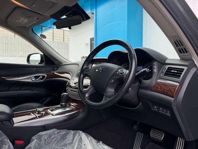 フーガ ３７０ＧＴ　タイプＳ　純正ナビ　ＥＴＣ　全方位カメラ　本革シート　プッシュスタート　シートヒーター　シートクーラー　ドライブレコーダー　ステアリングスイッチ　クルーズコントロール（11枚目）