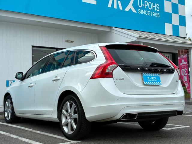 V60 D4 SE 純正ナビ ETC バックカメラ ベージュレザーシート 電動パーキングブレーキ 前後ドライブレコーダー プッシュスタート クルーズコントロール シートヒーター ステアリングスイッチ(11枚目)