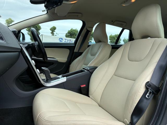 V60 D4 SE 純正ナビ ETC バックカメラ ベージュレザーシート 電動パーキングブレーキ 前後ドライブレコーダー プッシュスタート クルーズコントロール シートヒーター ステアリングスイッチ(16枚目)