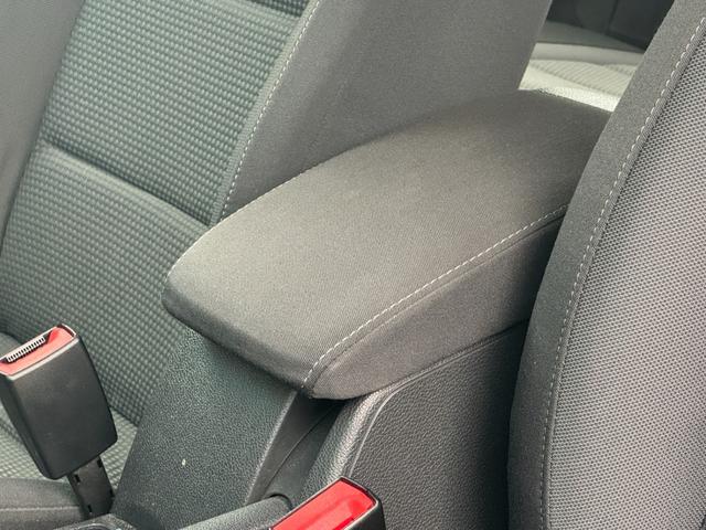 ゴルフ ＴＳＩコンフォートライン　純正ナビ　ＥＴＣ　バックカメラ　ワイヤレスキー　横滑り防止装置　オートヘッドライト　純正アルミホイール　ワンオーナー車（15枚目）