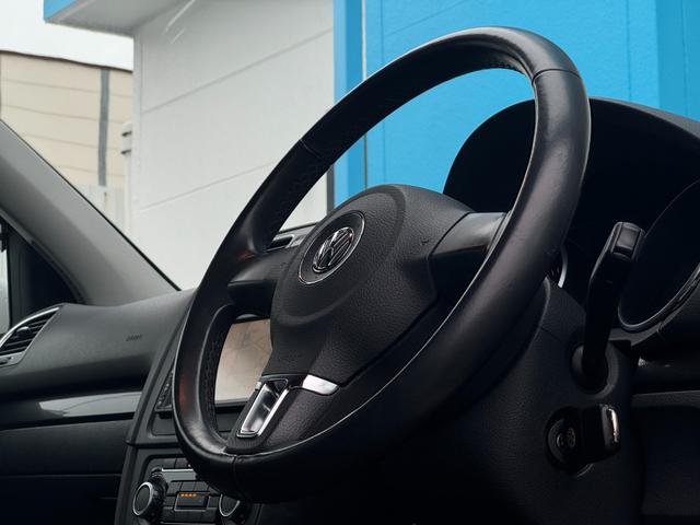 ゴルフ ＴＳＩコンフォートライン　純正ナビ　ＥＴＣ　バックカメラ　ワイヤレスキー　横滑り防止装置　オートヘッドライト　純正アルミホイール　ワンオーナー車（20枚目）