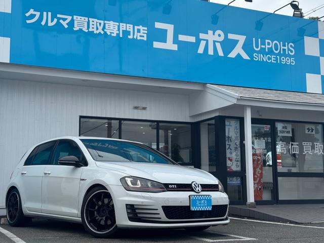 ゴルフＧＴＩ ベースグレード　純正ナビ　ＥＴＣ　コーナーセンサー　社外マフラー　本革シート　パワーシート　社外アルミホイール　プッシュスタート　ステアリングスイッチ　フルセグ視聴　Ｂｌｕｅｔｏｏｔｈ接続（2枚目）