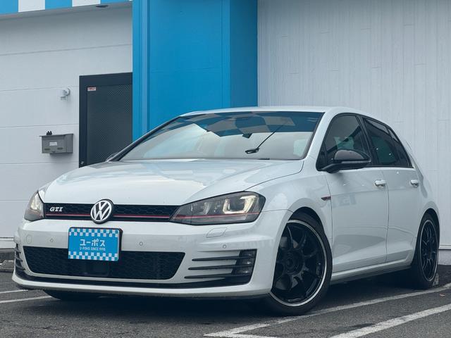 ゴルフＧＴＩ ベースグレード　純正ナビ　ＥＴＣ　コーナーセンサー　社外マフラー　本革シート　パワーシート　社外アルミホイール　プッシュスタート　ステアリングスイッチ　フルセグ視聴　Ｂｌｕｅｔｏｏｔｈ接続（3枚目）
