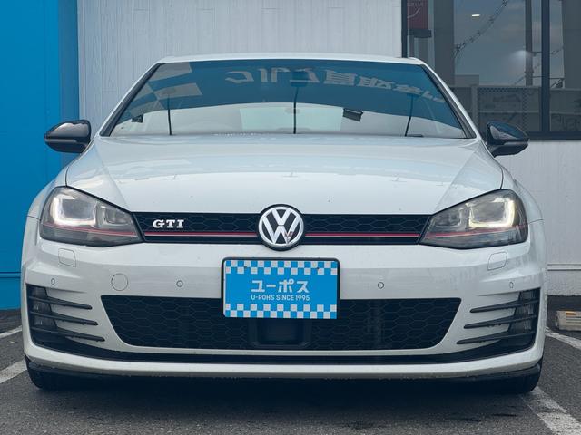 ゴルフＧＴＩ ベースグレード　純正ナビ　ＥＴＣ　コーナーセンサー　社外マフラー　本革シート　パワーシート　社外アルミホイール　プッシュスタート　ステアリングスイッチ　フルセグ視聴　Ｂｌｕｅｔｏｏｔｈ接続（4枚目）