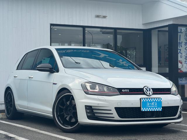 ゴルフＧＴＩ ベースグレード　純正ナビ　ＥＴＣ　コーナーセンサー　社外マフラー　本革シート　パワーシート　社外アルミホイール　プッシュスタート　ステアリングスイッチ　フルセグ視聴　Ｂｌｕｅｔｏｏｔｈ接続（5枚目）
