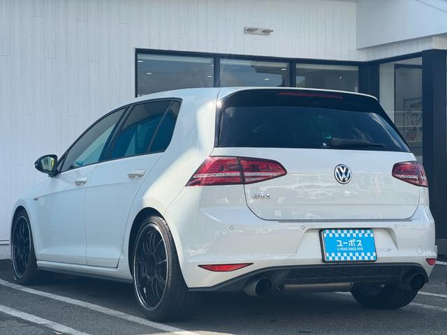 ゴルフＧＴＩ ベースグレード　純正ナビ　ＥＴＣ　コーナーセンサー　社外マフラー　本革シート　パワーシート　社外アルミホイール　プッシュスタート　ステアリングスイッチ　フルセグ視聴　Ｂｌｕｅｔｏｏｔｈ接続（9枚目）