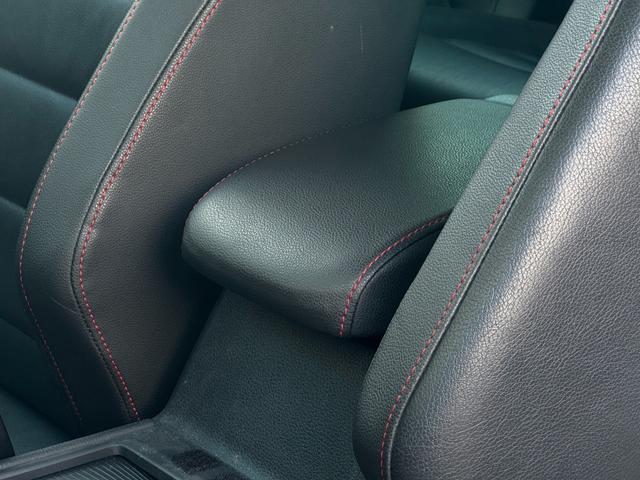 ゴルフＧＴＩ ベースグレード　純正ナビ　ＥＴＣ　コーナーセンサー　社外マフラー　本革シート　パワーシート　社外アルミホイール　プッシュスタート　ステアリングスイッチ　フルセグ視聴　Ｂｌｕｅｔｏｏｔｈ接続（15枚目）