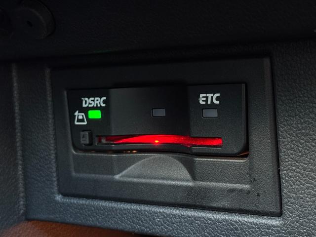 ゴルフＧＴＩ ベースグレード　純正ナビ　ＥＴＣ　コーナーセンサー　社外マフラー　本革シート　パワーシート　社外アルミホイール　プッシュスタート　ステアリングスイッチ　フルセグ視聴　Ｂｌｕｅｔｏｏｔｈ接続（17枚目）