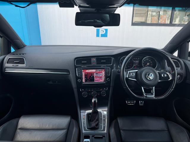 ゴルフＧＴＩ ベースグレード　純正ナビ　ＥＴＣ　コーナーセンサー　社外マフラー　本革シート　パワーシート　社外アルミホイール　プッシュスタート　ステアリングスイッチ　フルセグ視聴　Ｂｌｕｅｔｏｏｔｈ接続（18枚目）