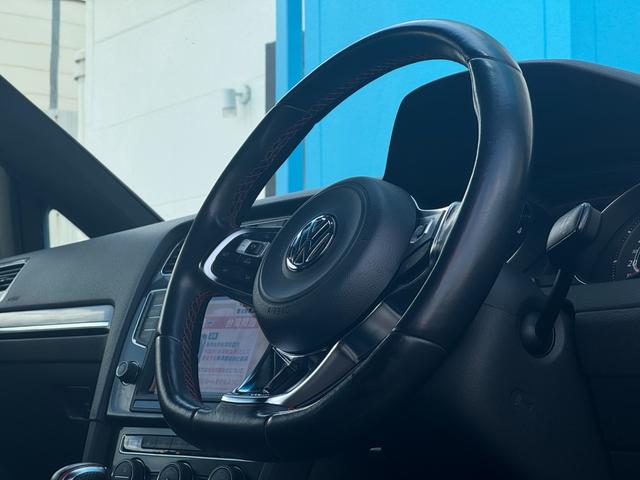 ゴルフＧＴＩ ベースグレード　純正ナビ　ＥＴＣ　コーナーセンサー　社外マフラー　本革シート　パワーシート　社外アルミホイール　プッシュスタート　ステアリングスイッチ　フルセグ視聴　Ｂｌｕｅｔｏｏｔｈ接続（20枚目）