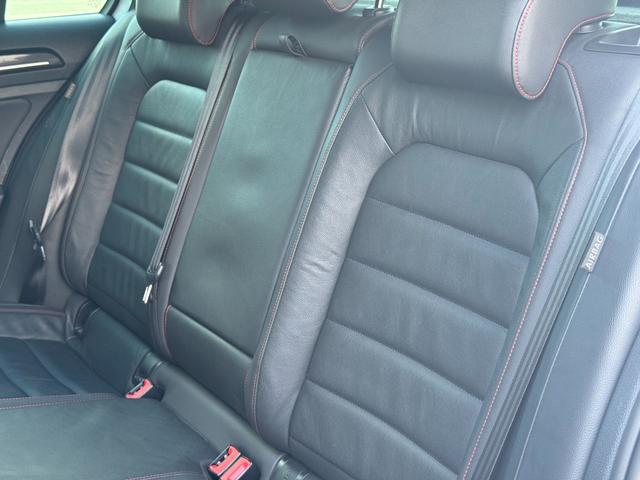 ゴルフＧＴＩ ベースグレード　純正ナビ　ＥＴＣ　コーナーセンサー　社外マフラー　本革シート　パワーシート　社外アルミホイール　プッシュスタート　ステアリングスイッチ　フルセグ視聴　Ｂｌｕｅｔｏｏｔｈ接続（22枚目）