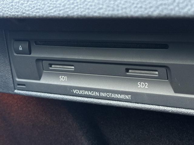 ゴルフＧＴＩ ベースグレード　純正ナビ　ＥＴＣ　コーナーセンサー　社外マフラー　本革シート　パワーシート　社外アルミホイール　プッシュスタート　ステアリングスイッチ　フルセグ視聴　Ｂｌｕｅｔｏｏｔｈ接続（39枚目）