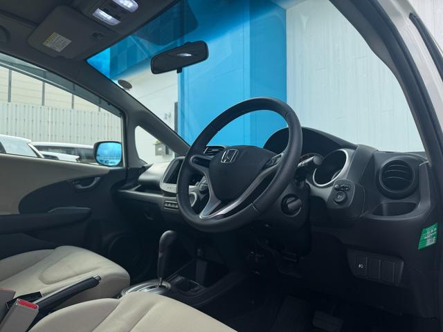 フィット Ｘ　クルーズコントロール　シートヒーター　サンルーフ　スマートキー　ワンオーナー車（11枚目）