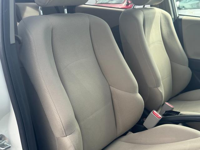 フィット Ｘ　クルーズコントロール　シートヒーター　サンルーフ　スマートキー　ワンオーナー車（12枚目）