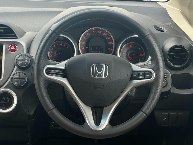 フィット Ｘ　クルーズコントロール　シートヒーター　サンルーフ　スマートキー　ワンオーナー車（16枚目）