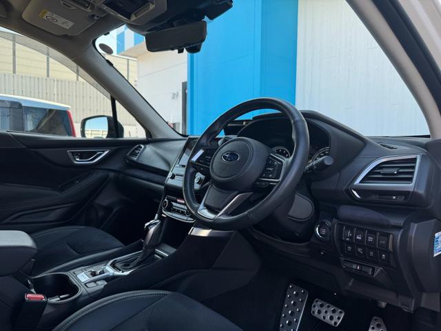 フォレスター スポーツ　ダイアトーンナビ　ＥＴＣ　バックカメラ　サイドカメラ　フロントカメラ　ハーフレザーシート　デジタルインナーミラー　全席シートヒーター　電動パーキングブレーキ　フルセグ視聴　Ｂｌｕｅｔｏｏｔｈ接続（11枚目）