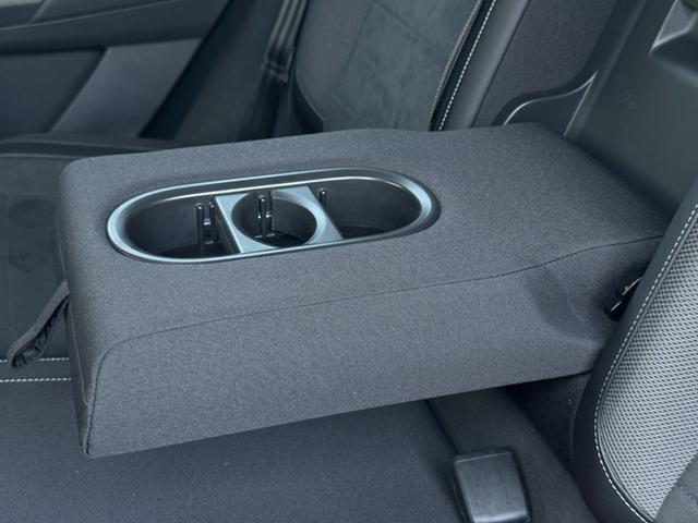 Ｔ－ロック ＴＤＩ　スタイル　純正ナビ　ＥＴＣ２．０　バックカメラ　ステアリングスイッチ　クルーズコントロール　ワイヤレス充電　電動パーキングブレーキ　パワーバックドア　純正ドライブレコーダー　ワンオーナー　Ｂｌｕｅｔｏｏｈｔ接続（22枚目）