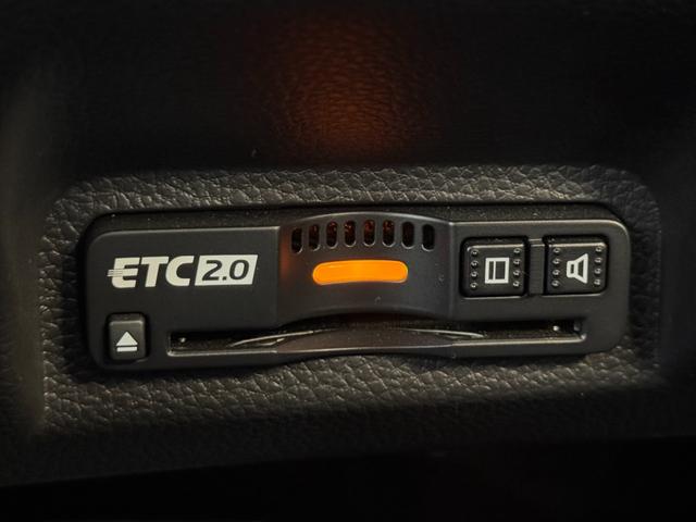 ヴェゼル ｅ：ＨＥＶ　ＰＬａＹ　純正ナビ　ＥＴＣ２．０　バックカメラ　純正Ｄオプションエアロ　シートヒーター　ハーフレザーシート　ステアリングヒーター　クルーズコントロール　ワイヤレス充電　フルセグ視聴　Ｂｌｕｅｔｏｏｈ接続（16枚目）