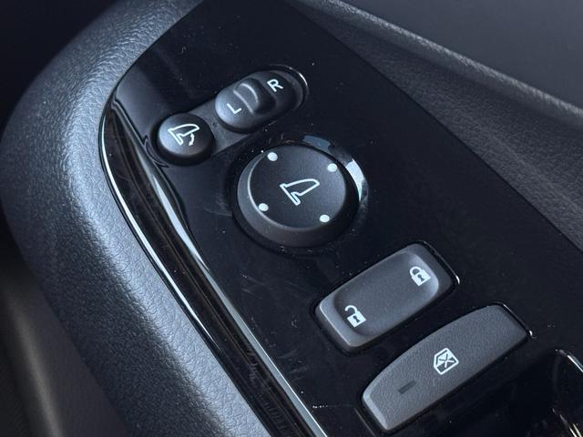 ヴェゼル ｅ：ＨＥＶ　ＰＬａＹ　純正ナビ　ＥＴＣ２．０　バックカメラ　純正Ｄオプションエアロ　シートヒーター　ハーフレザーシート　ステアリングヒーター　クルーズコントロール　ワイヤレス充電　フルセグ視聴　Ｂｌｕｅｔｏｏｈ接続（31枚目）