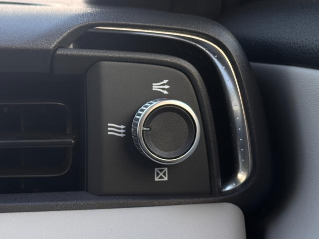 ヴェゼル ｅ：ＨＥＶ　ＰＬａＹ　純正ナビ　ＥＴＣ２．０　バックカメラ　純正Ｄオプションエアロ　シートヒーター　ハーフレザーシート　ステアリングヒーター　クルーズコントロール　ワイヤレス充電　フルセグ視聴　Ｂｌｕｅｔｏｏｈ接続（32枚目）