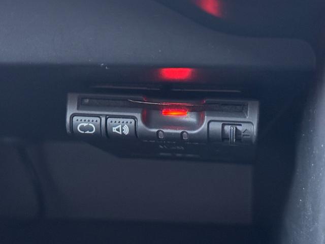 ノート ニスモ　純正ナビ　ＥＴＣ　バックカメラ　アイドリングストップ　電動電格ミラー　プッシュスタート　ニスモ専用ステアリング　専用アルミホイール　ワンオーナー車　Ｂｌｕｅｔｏｏｔｈ接続（16枚目）