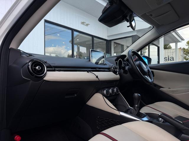 デミオ ＸＤツーリング　Ｌパッケージ　マツダコネクトナビ　ＥＴＣ　バックカメラ　６速ＭＴ　ベージュ半革シート　ステアリングスイッチ　クルーズコントロール　アイドリングストップ　ドライブレコーダー　衝突軽減システム　Ｂｌｕｅｔｏｏｔｈ接続（15枚目）