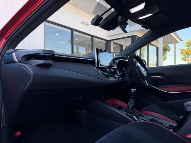 カローラスポーツ Ｇ　Ｚ　純正ナビ　ＥＴＣ　バックカメラ　６速ＭＴ　社外マフラー　ステアリングスイッチ　クルーズコントロール　プッシュスタート　シートヒーター　電動パーキングブレーキ　フルセグ視聴　Ｂｌｕｅｔｏｏｔｈ接続（14枚目）