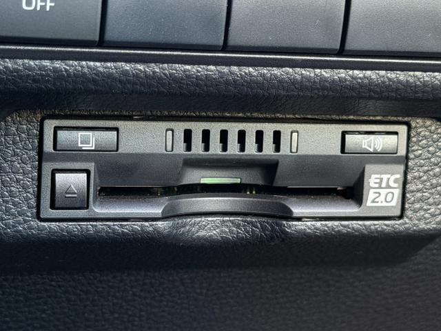 カローラスポーツ Ｇ　Ｚ　純正ナビ　ＥＴＣ　バックカメラ　６速ＭＴ　社外マフラー　ステアリングスイッチ　クルーズコントロール　プッシュスタート　シートヒーター　電動パーキングブレーキ　フルセグ視聴　Ｂｌｕｅｔｏｏｔｈ接続（17枚目）