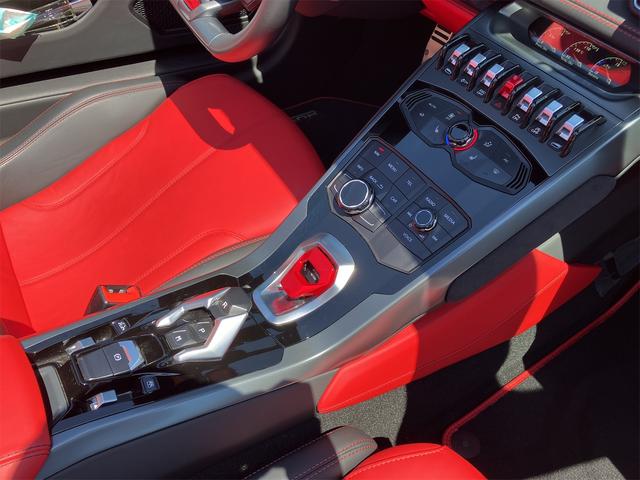 ウラカン 　オープンカー　左ハンドル　ドライブレコーダー　ＥＴＣ　バックカメラ　クリアランスソナー　オートライト　ＡＴ　電動格納ミラー　シートヒーター　アルミホイール　エアコン　パワーウィンドウ　フル純正（34枚目）