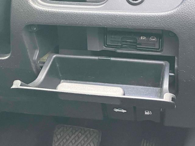 セレナ ハイウェイスター　Ｊパッケージ　ＥＴＣ　バックカメラ　オートクルーズコントロール　両側電動スライドドア　オートライト　ＨＩＤ　スマートキー　電動格納ミラー　後席モニター　３列シート　ＣＶＴ　アルミホイール（5枚目）