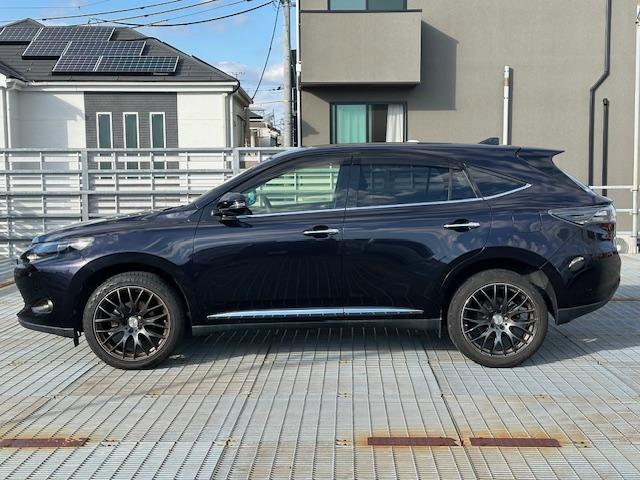 ハリアー プレミアム　アドバンスドパッケージ　ハーフレザーシート／パノラミックビューモニター／前後ドラレコ／フルセグ・Ｂｌｕｅｔｏｏｔｈ／衝突時軽減ブレーキ／シートヒーター／電動リアゲート（4枚目）