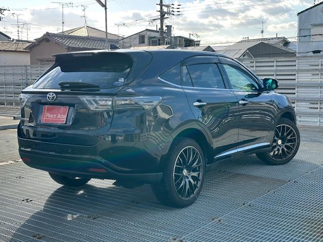 ハリアー プレミアム　アドバンスドパッケージ　ハーフレザーシート／パノラミックビューモニター／前後ドラレコ／フルセグ・Ｂｌｕｅｔｏｏｔｈ／衝突時軽減ブレーキ／シートヒーター／電動リアゲート（7枚目）