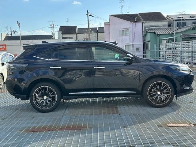 ハリアー プレミアム　アドバンスドパッケージ　ハーフレザーシート／パノラミックビューモニター／前後ドラレコ／フルセグ・Ｂｌｕｅｔｏｏｔｈ／衝突時軽減ブレーキ／シートヒーター／電動リアゲート（8枚目）